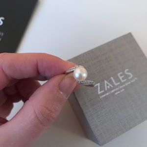Zales 14K white gold pearl ring, size 6